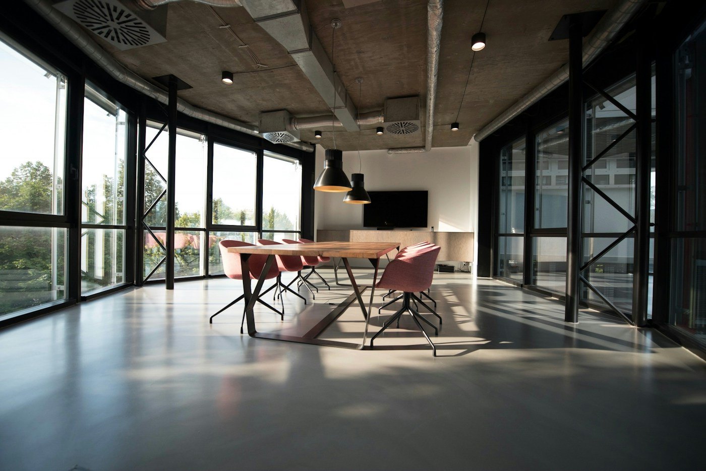 Espace de travail — photographie d’illustration, sans représentation des locaux réels